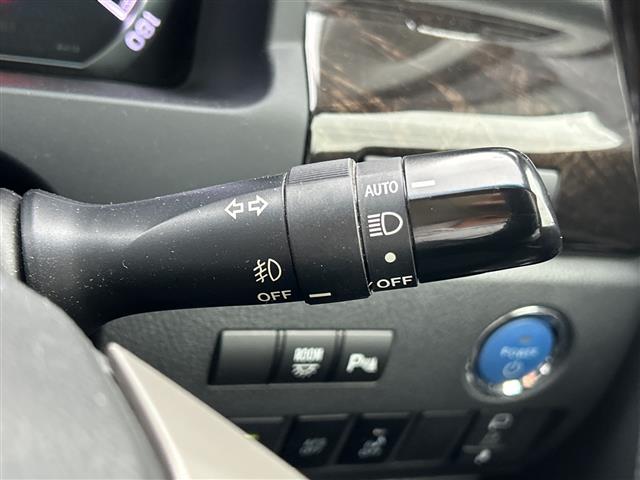 Toyota Alphard Hybrid 8