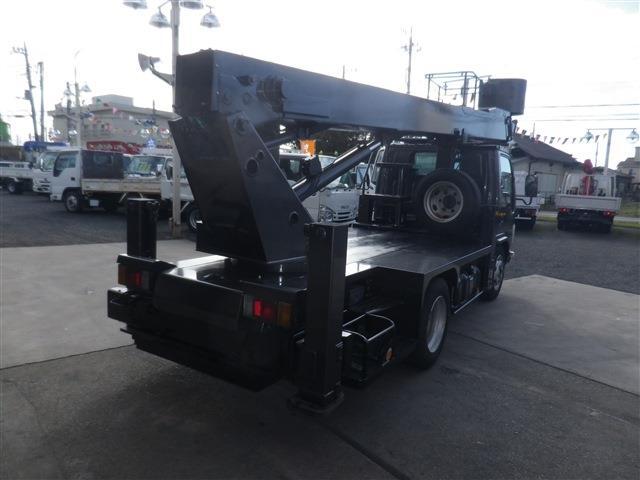 Isuzu Elf 6