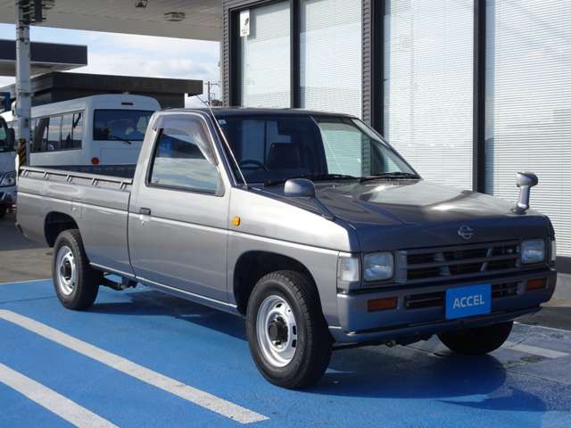 Nissan Datsun 10