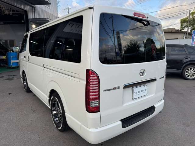 Toyota Regius Ace 11