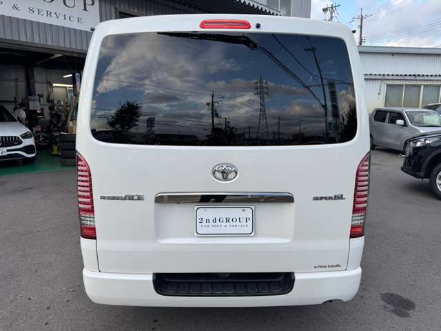 Toyota Regius Ace 12