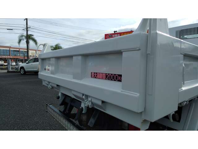 Mitsubishi Fuso Canter 9