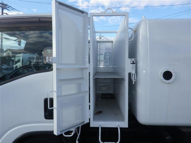Isuzu Elf 9