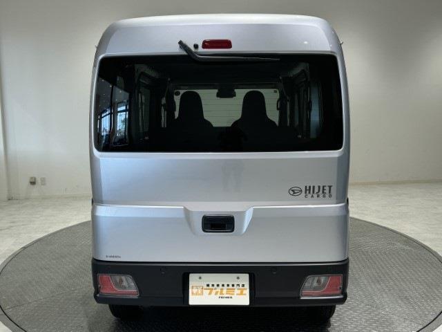 Daihatsu Hijet Cargo 12