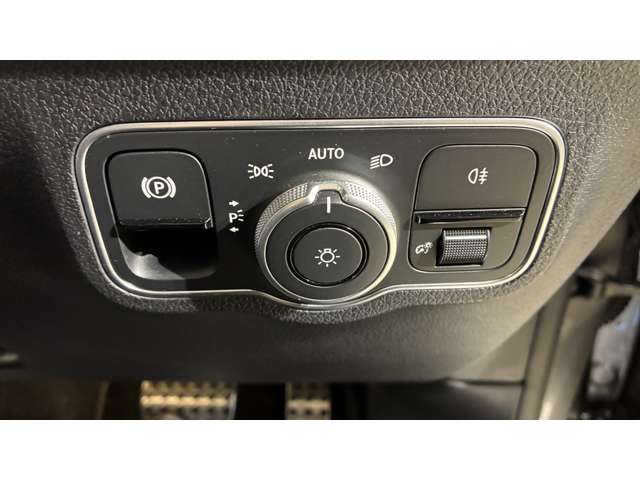 Mercedes-Benz EQB 10