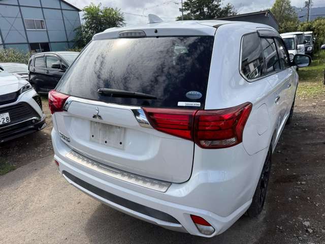 Mitsubishi Outlander PHEV 11