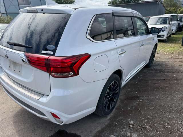 Mitsubishi Outlander PHEV 12