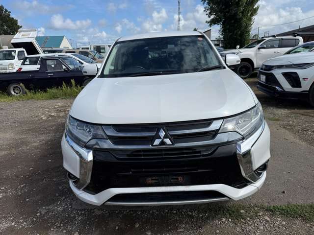 Mitsubishi Outlander PHEV 4