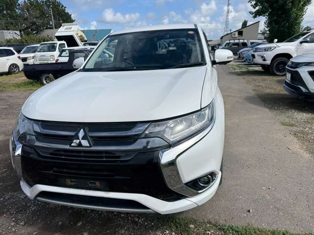 Mitsubishi Outlander PHEV 5