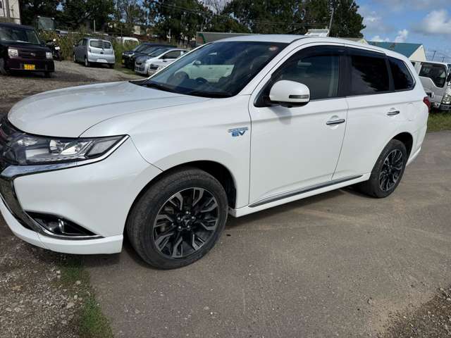 Mitsubishi Outlander PHEV 7