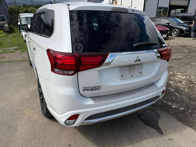 Mitsubishi Outlander PHEV 9