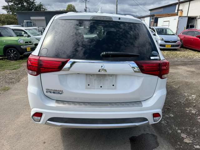 Mitsubishi Outlander PHEV 10