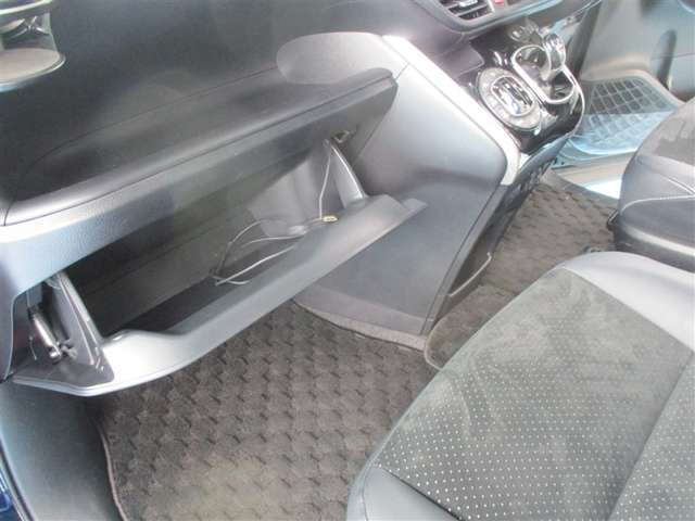 Toyota Voxy 12