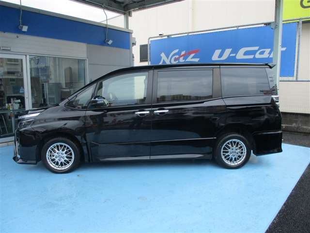Toyota Voxy 3