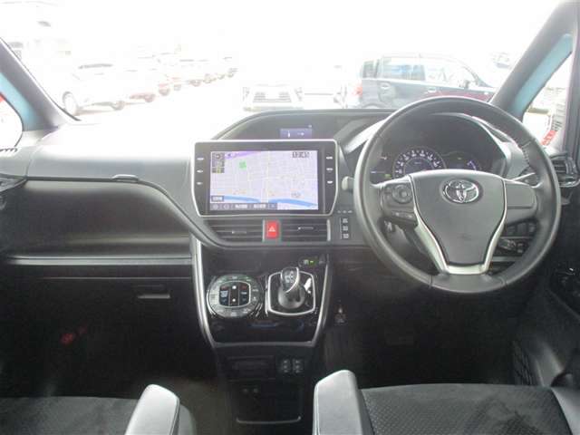 Toyota Voxy 5