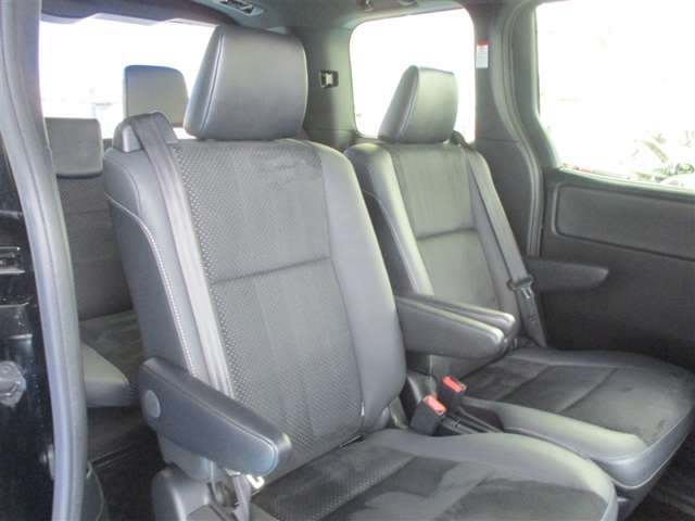 Toyota Voxy 7