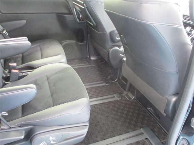 Toyota Voxy 8