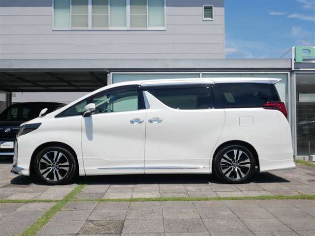 Toyota Alphard 3