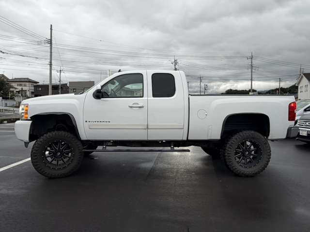 Chevrolet Silverado 6