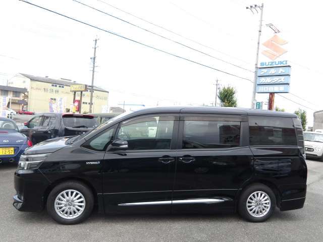 Toyota Voxy 11