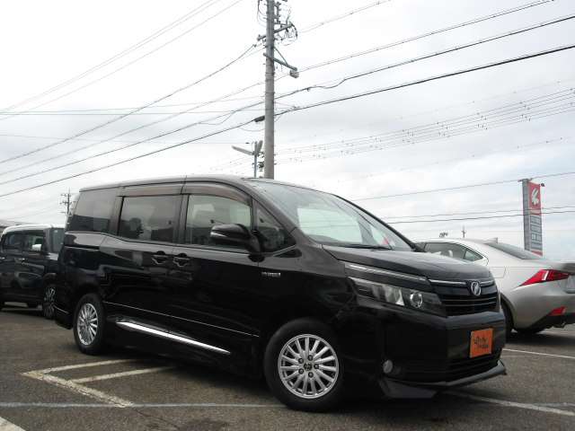 Toyota Voxy 12