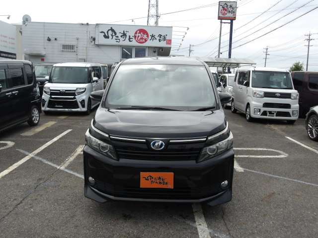Toyota Voxy 8