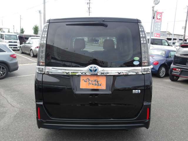 Toyota Voxy 9