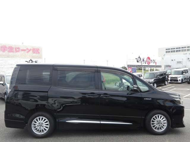 Toyota Voxy 10