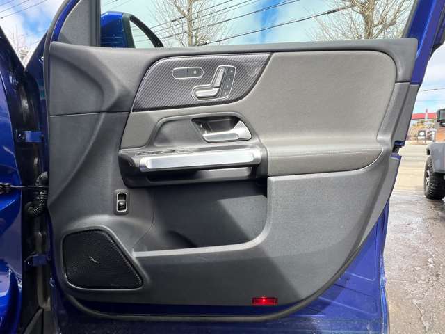 Mercedes-Benz GLB 6