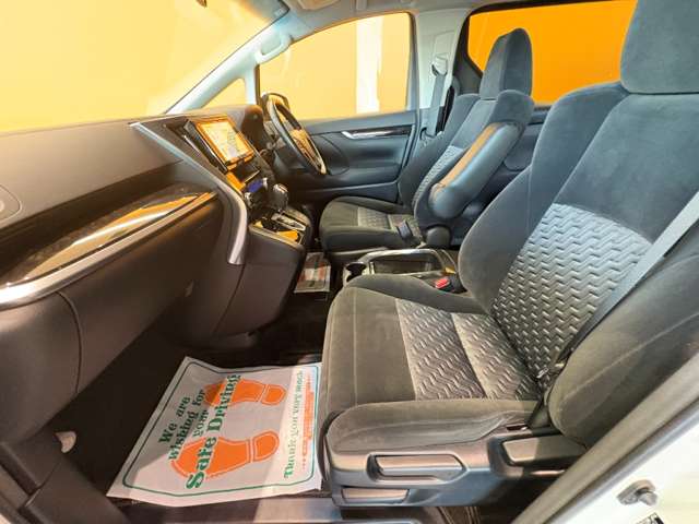Toyota Alphard 8