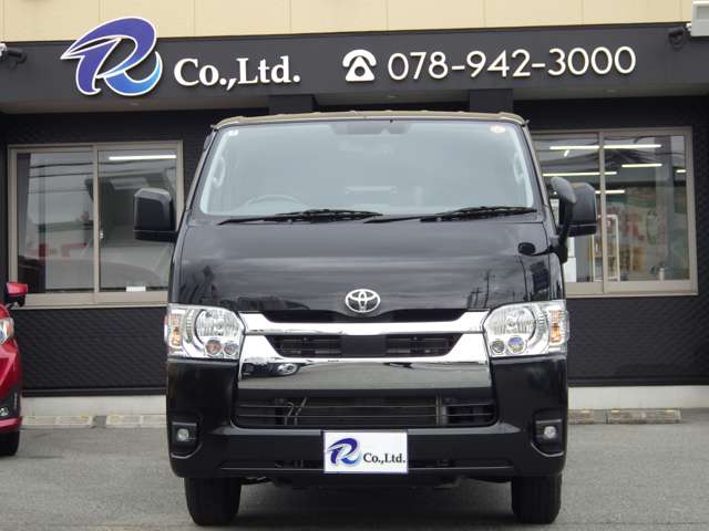 Toyota Hiace Van 4