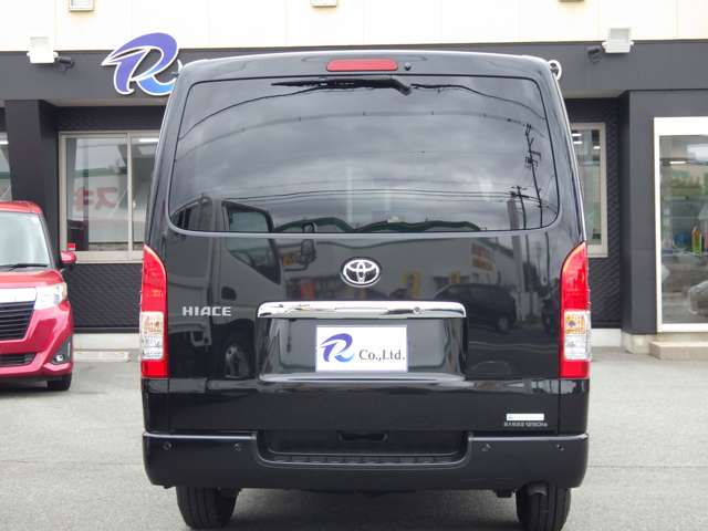 Toyota Hiace Van 5