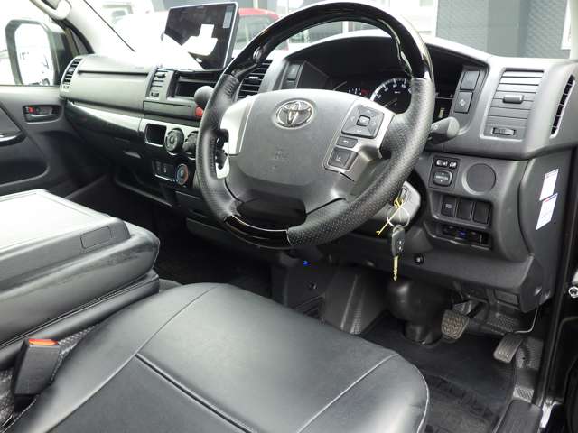 Toyota Hiace Van 8