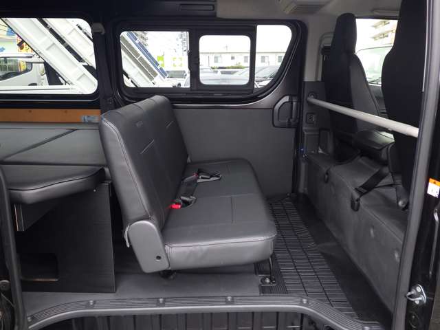 Toyota Hiace Van 10