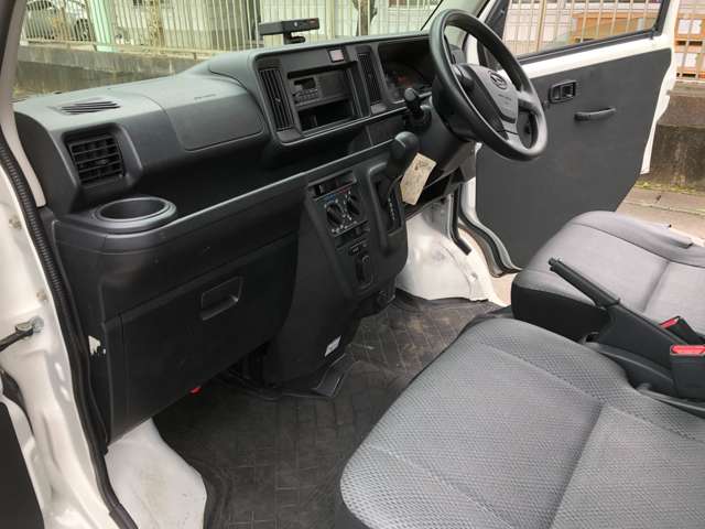 Daihatsu Hijet Cargo 11