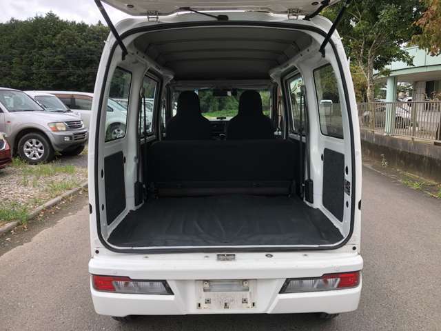 Daihatsu Hijet Cargo 8