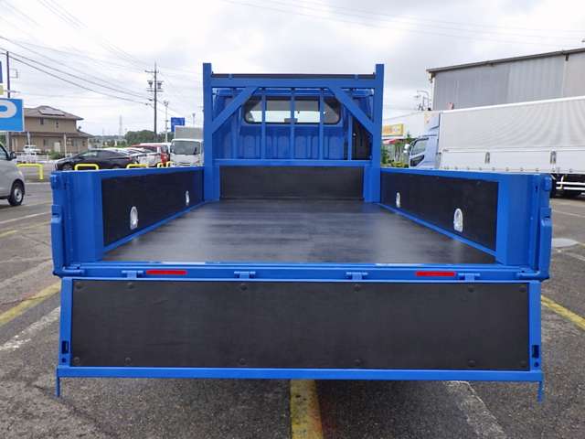 Mitsubishi Fuso Canter 9