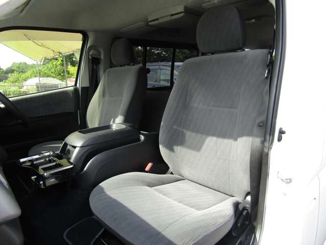 Toyota Regius Ace 7