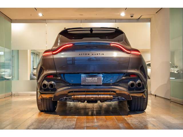 Aston Martin DBX 12