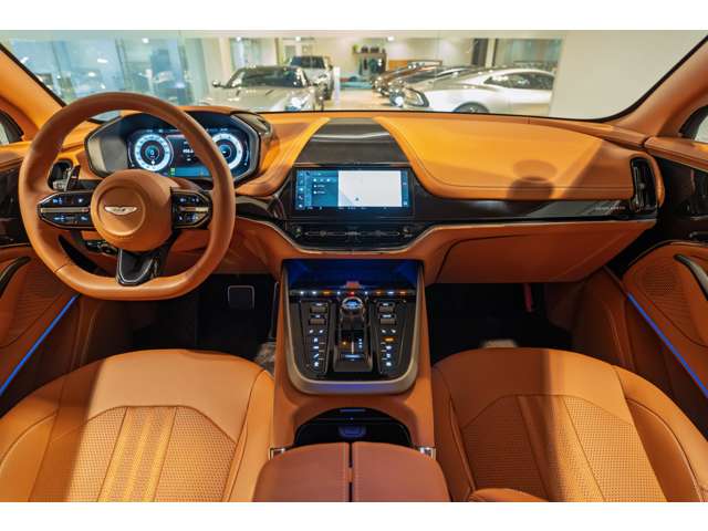 Aston Martin DBX 3