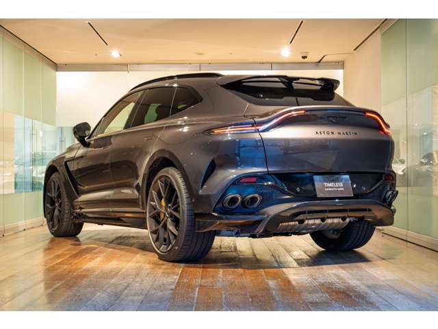 Aston Martin DBX 5