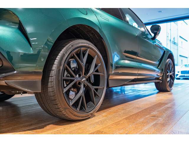 Aston Martin DBX 11