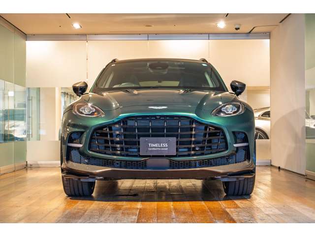 Aston Martin DBX 5