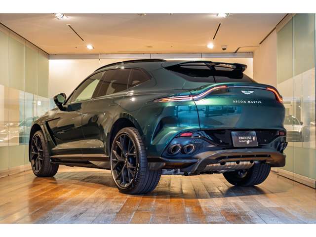 Aston Martin DBX 6