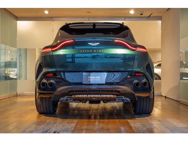Aston Martin DBX 9