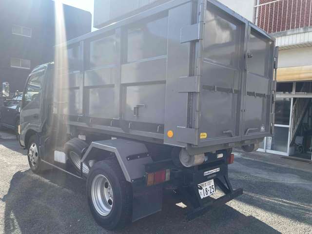 Hino Dutro 3