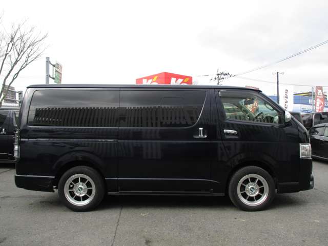 Toyota Hiace Van 5