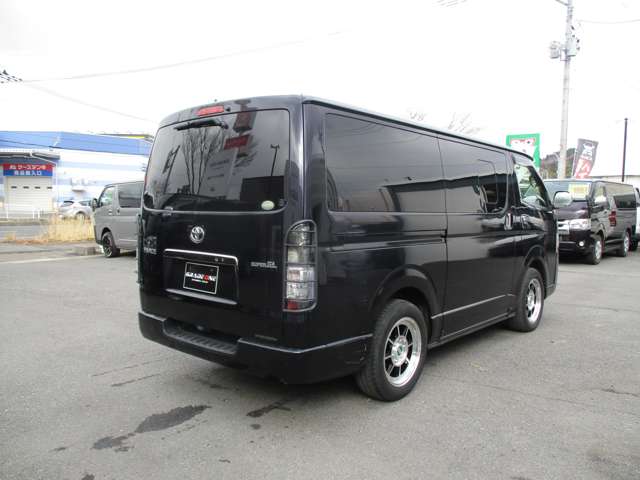 Toyota Hiace Van 6