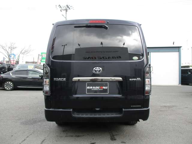 Toyota Hiace Van 7