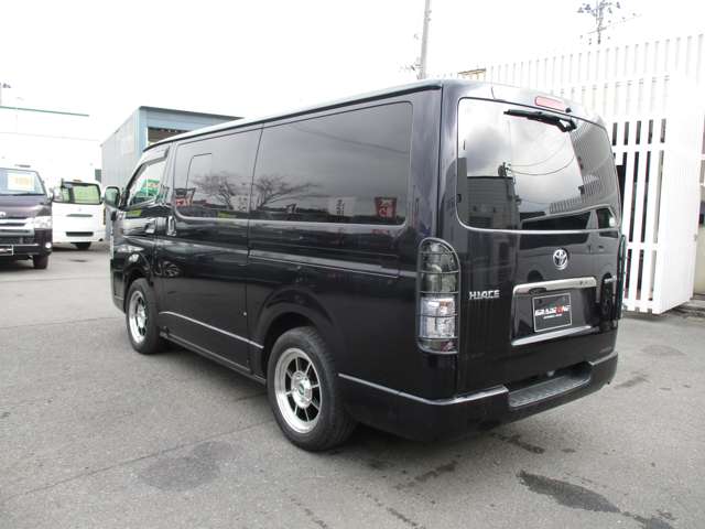 Toyota Hiace Van 8